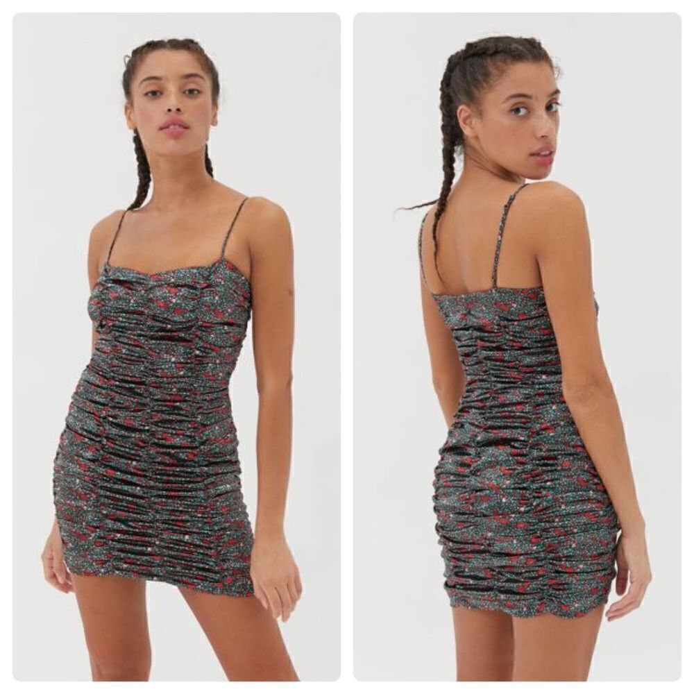 Urban Outfitters - Iris Satin Rushed Mini Dress 👗 Red Florals